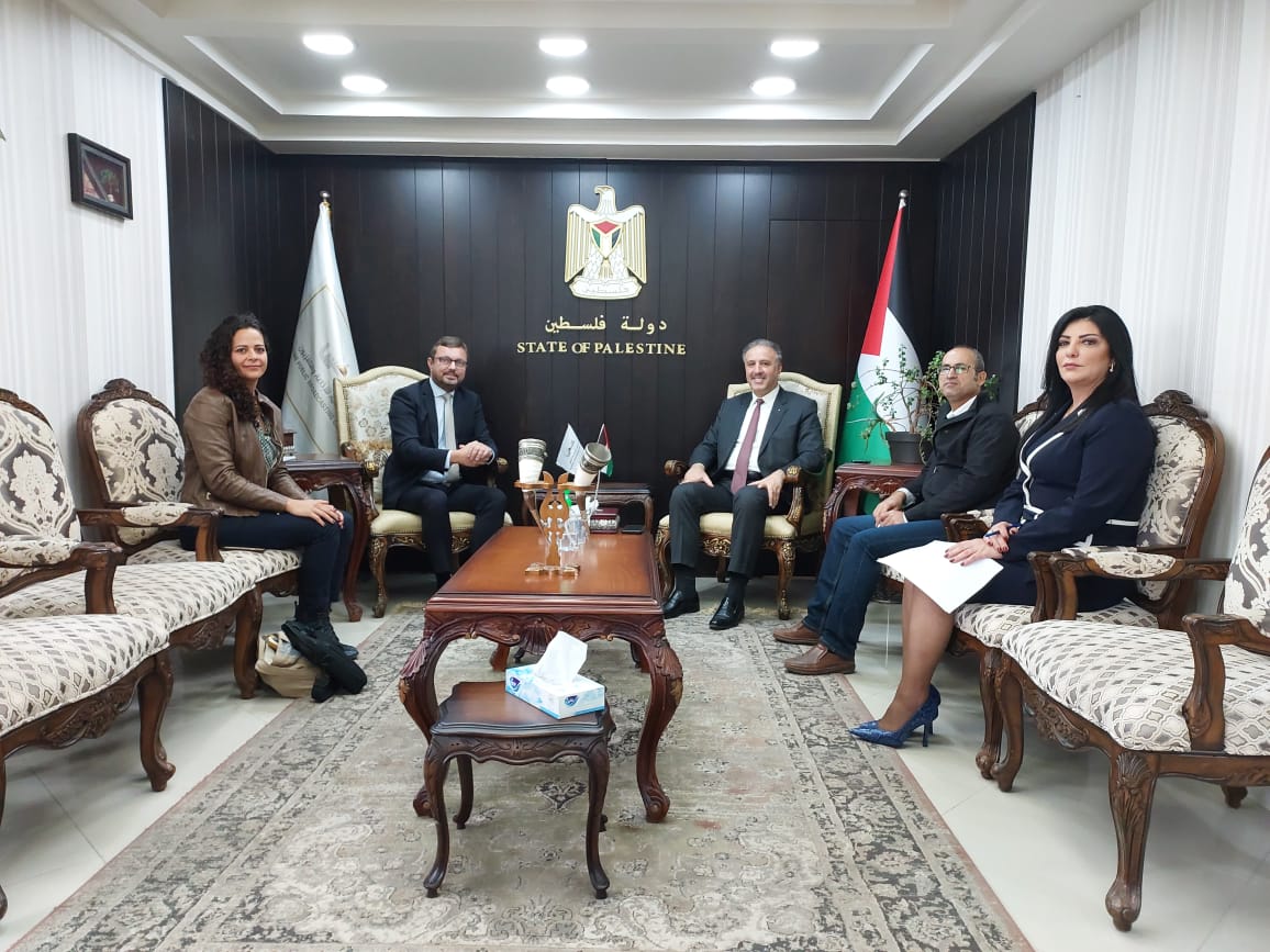 الوزير عساف خلال استقباله سفير الدنمارك لدى فلسطين